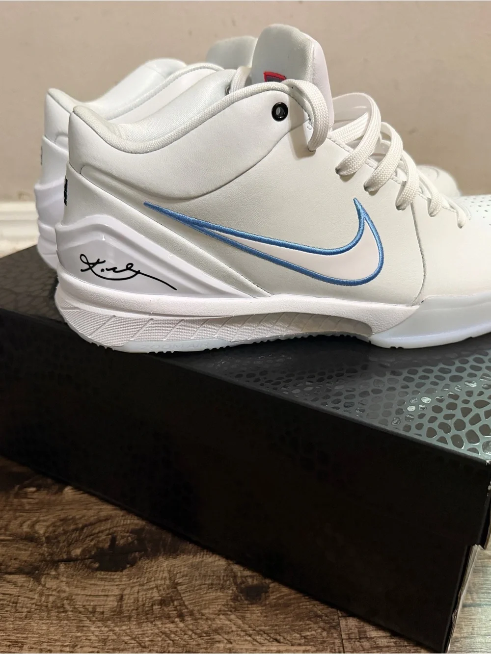 Nike Men’s White Basketball Sneakers with Blue Swoosh and Orange Kobe Logo